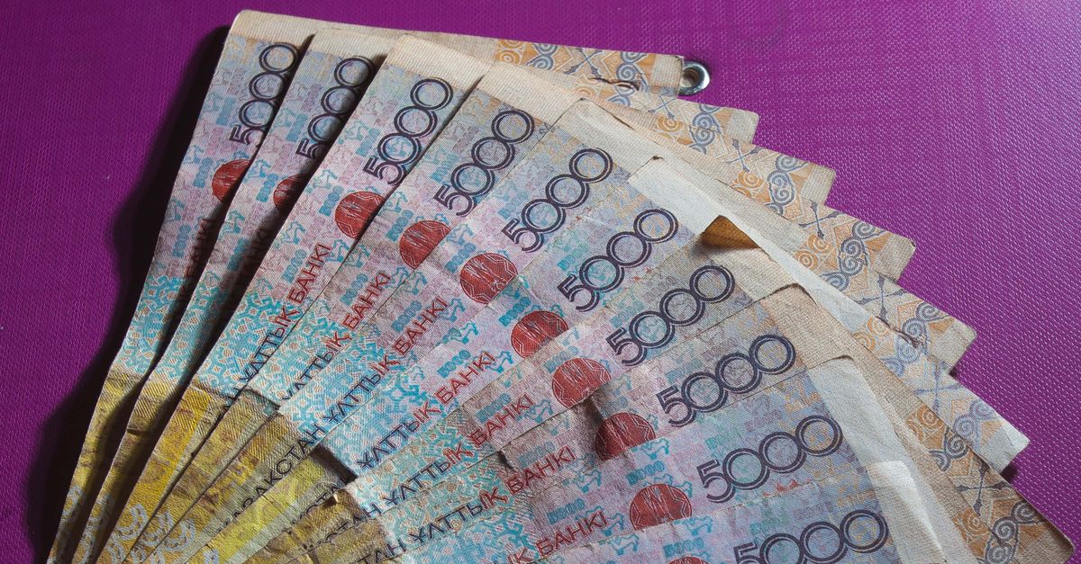Миллиард тенге. 2 миллиона рублей в тенге. Тенге пачка денег. Тенге пачка денег. 2 миллиона рублей в тенге.