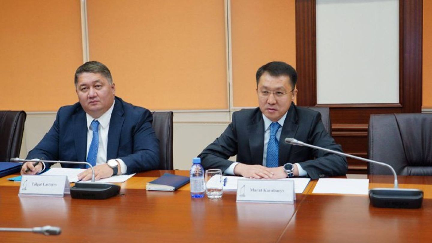 Питер Фостер представил отчет о подготовке Air Astana к IPO 2380664 — Kapital.kz 