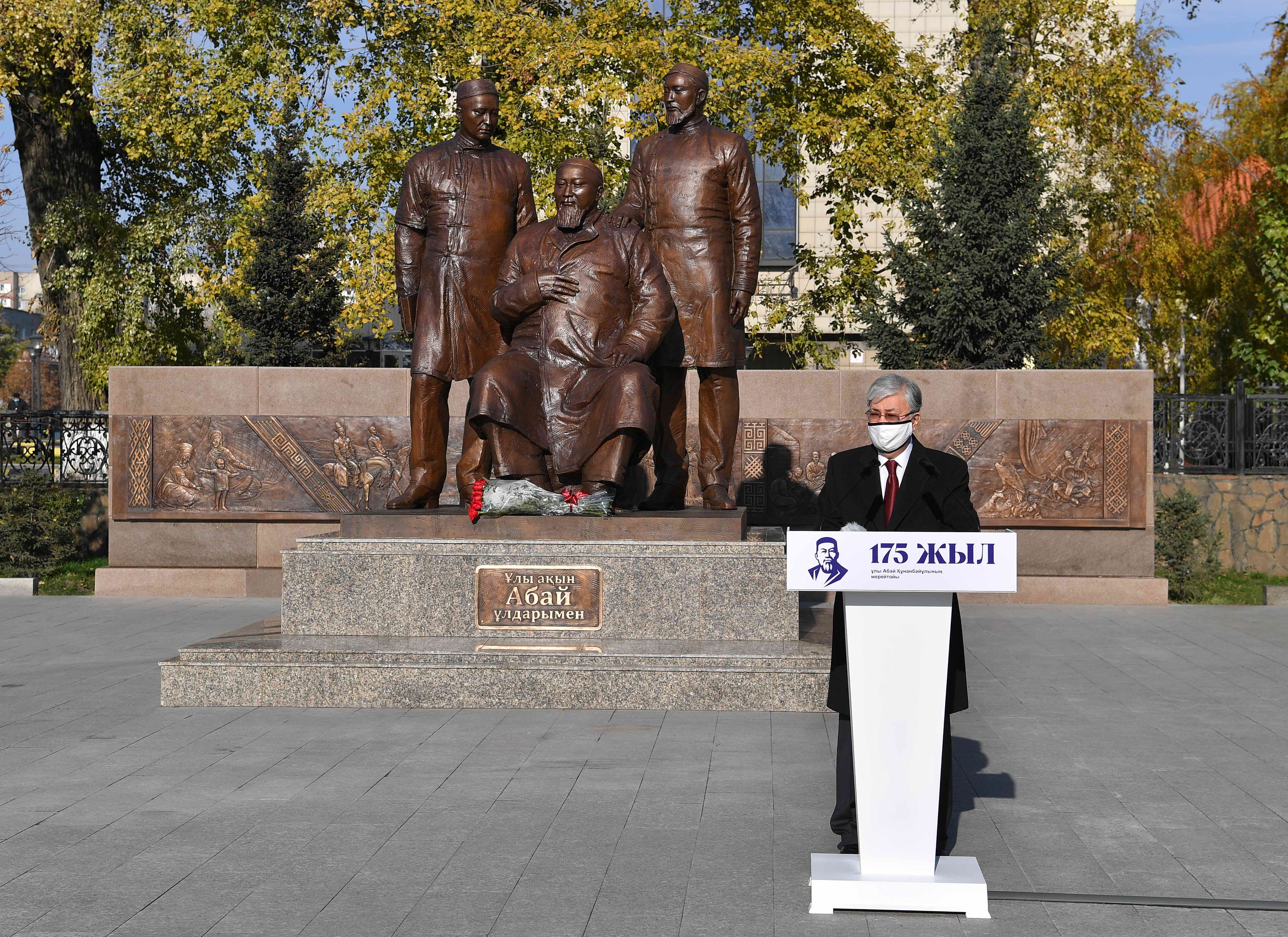 Год города семей. Памятники Абаю Кунанбаеву. Памятник Абаю семей. Памятник Абаю Кунанбаеву Павлоград. Абай Кунанбаев памятник.