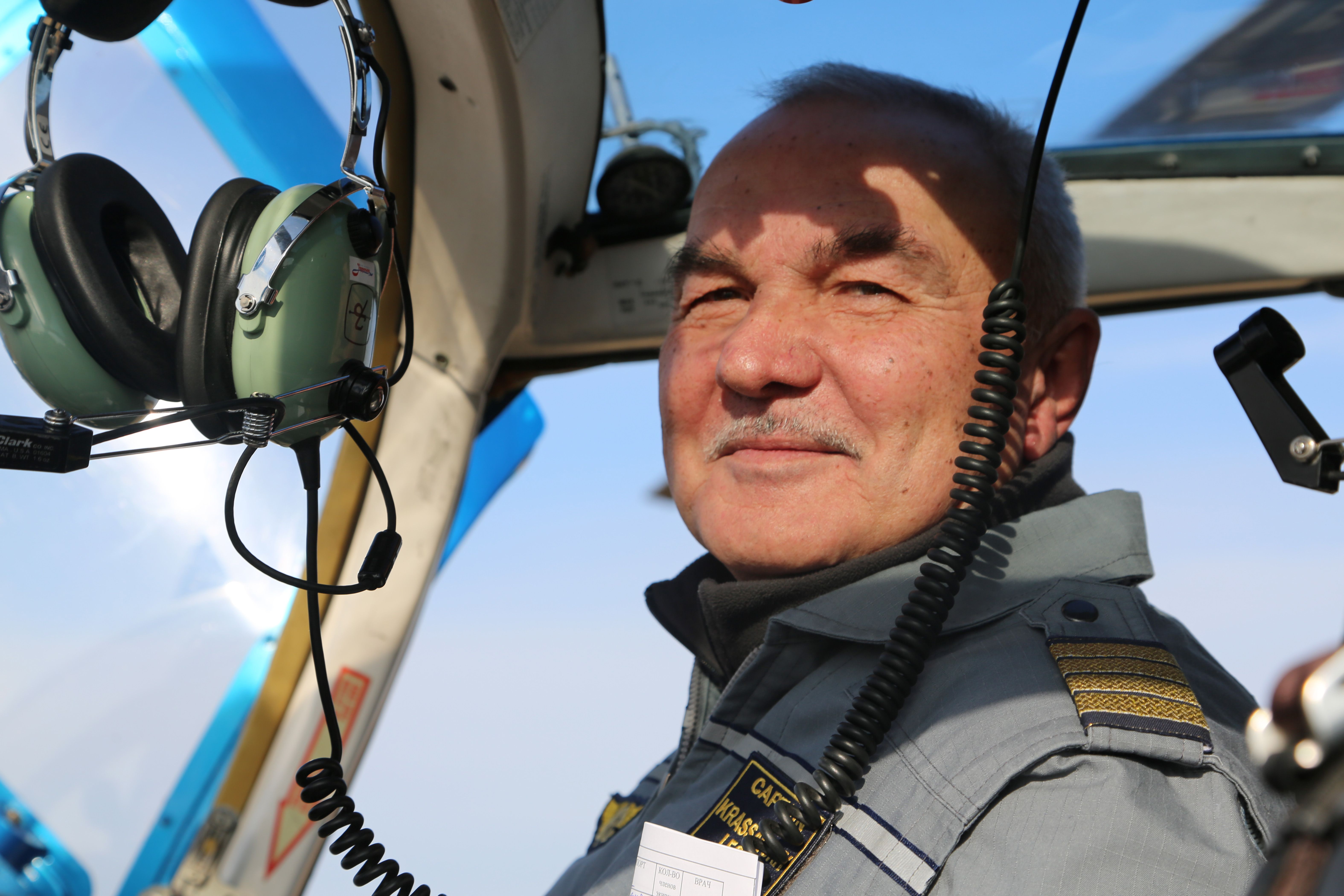 Экскурсиями на самолетах и вертолетах в Алматы занимаются около 5-6 компаний. 
