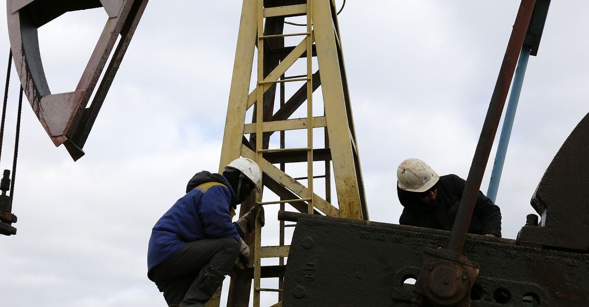 70 42 3. 02. 070 щиток (фартук). Discounting factor table. этикетка самоклеящаяся 63,5 х 38,1.