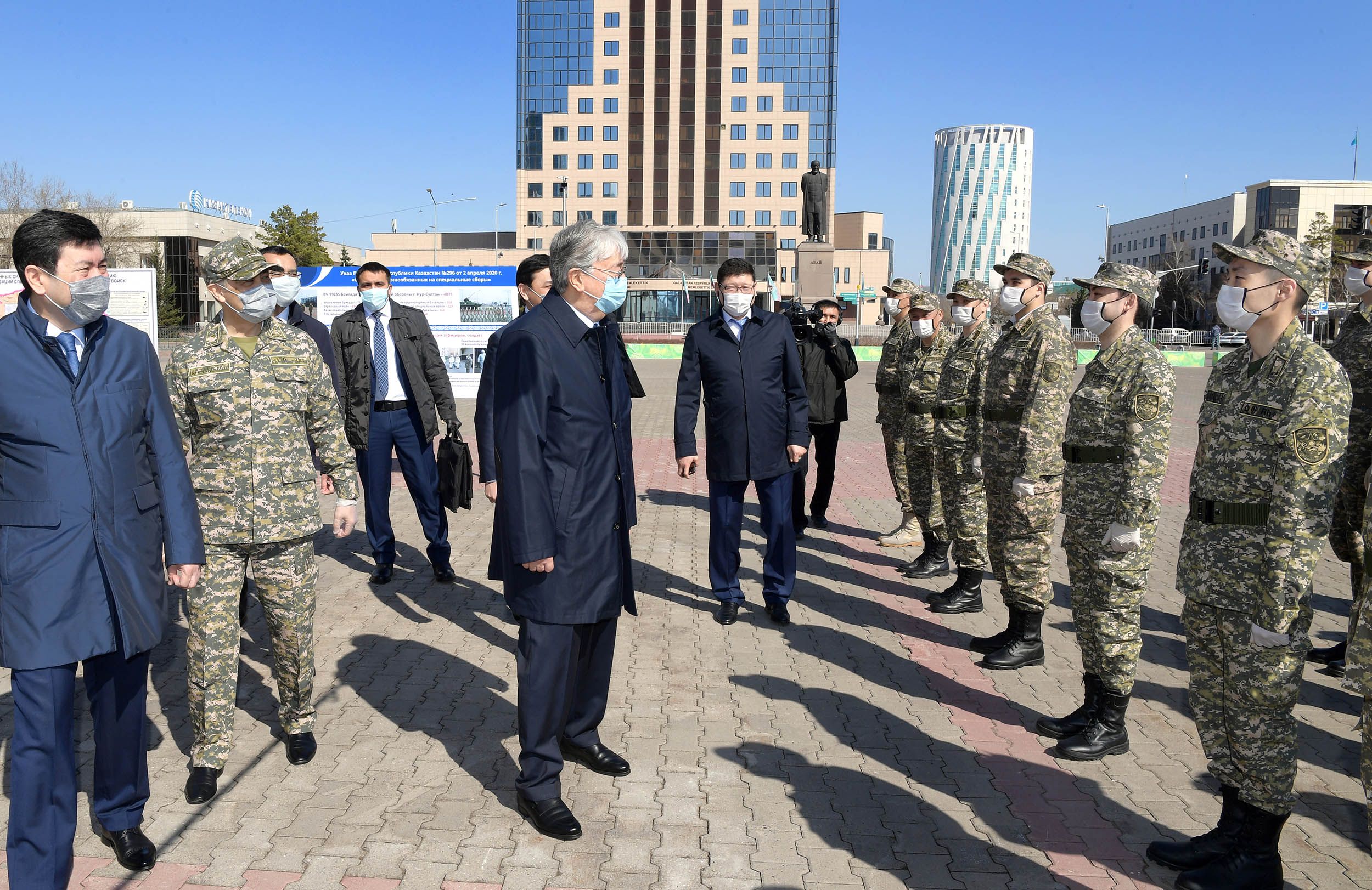 Служба вооруженных сил республики казахстан. Касым Жомарт Токаев главнокомандующий. Охрана президента Казахстана Токаева. Токаев Верховный главнокомандующий. Токаев в Мажилисе.