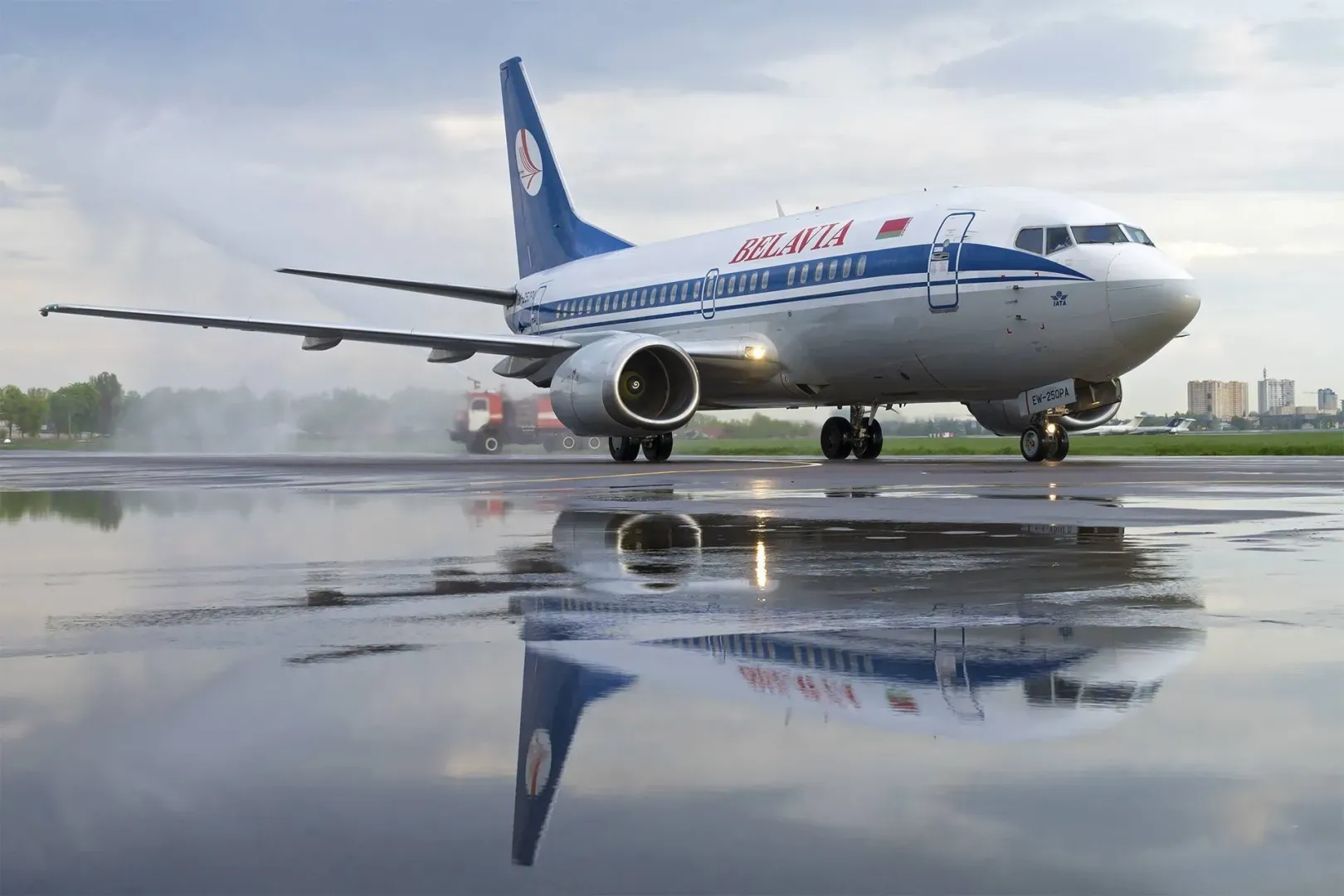 Belavia. Белорусская авиакомпания «Белавиа». Самолеты авиакомпании Белавиа. Белавиа самолет в Минске. Белавиа Боинг 747.