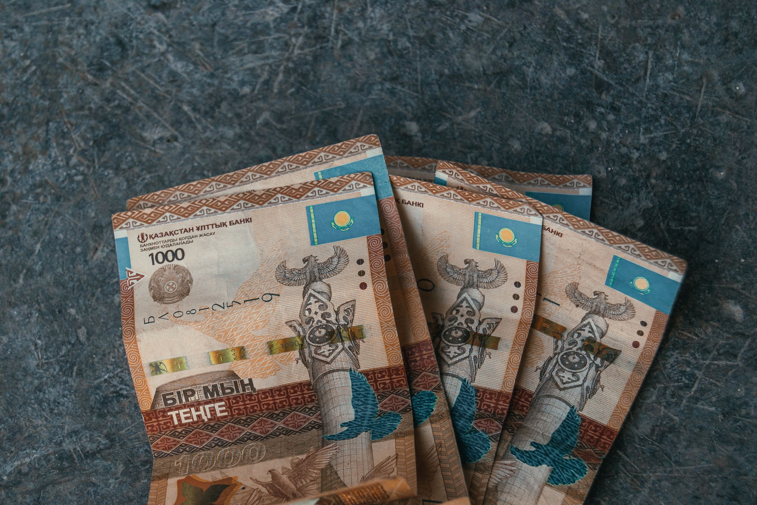 1000 долларов в тенге на сегодня. 2 тенге. Тенге последние как выглядят. Купить тенге в новосибирске сегодня. 196000 тенге в долларах.