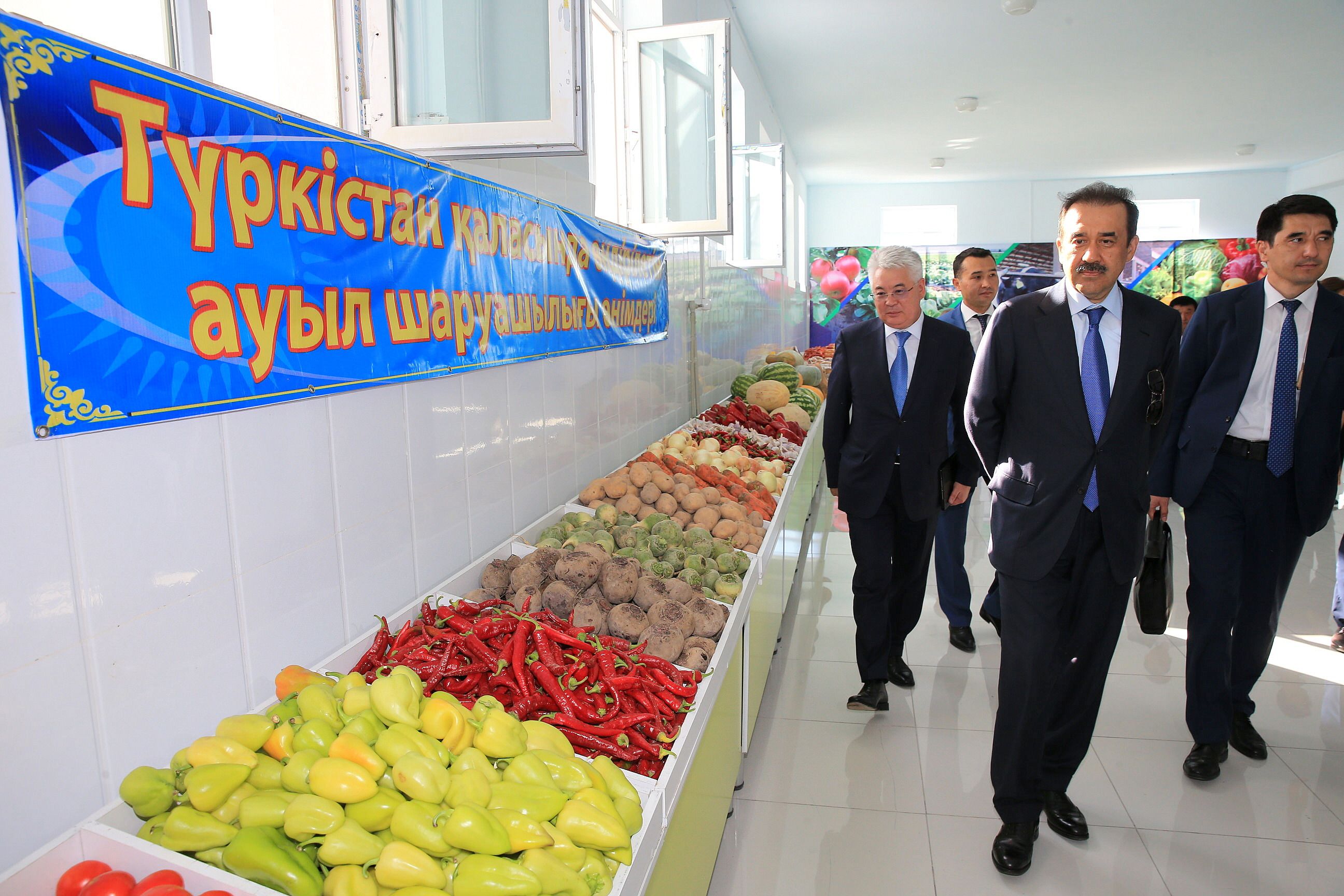 В настоящее время государство стимулирует аграриев к созданию сельхозкооперативов. В Казахстане действует порядка 1 500 объединений личных подсобных хозяйств, с января 2016 года вступил в силу Закон РК «О сельскохозяйственной кооперации». 
