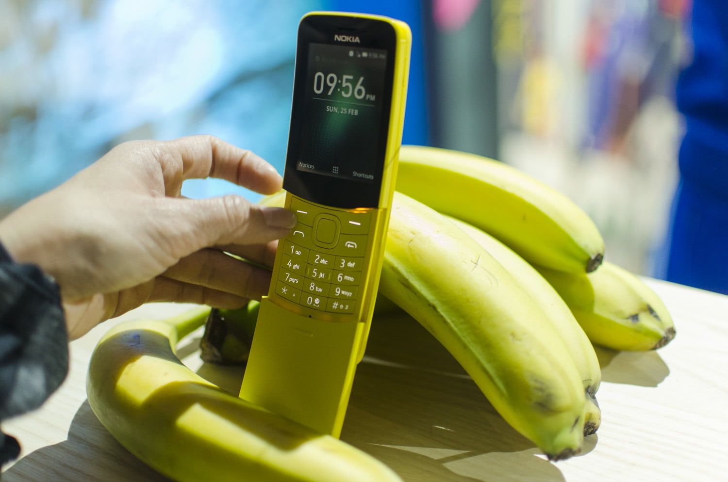 Banana телефон. Nokia Banana 8110. Nokia банан 8110. Nokia 8110 1996. Телефон банан Nokia 8110.