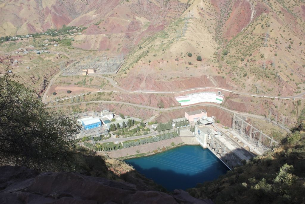 Вид на гидроэлектростанцию с 300-метровой высоты