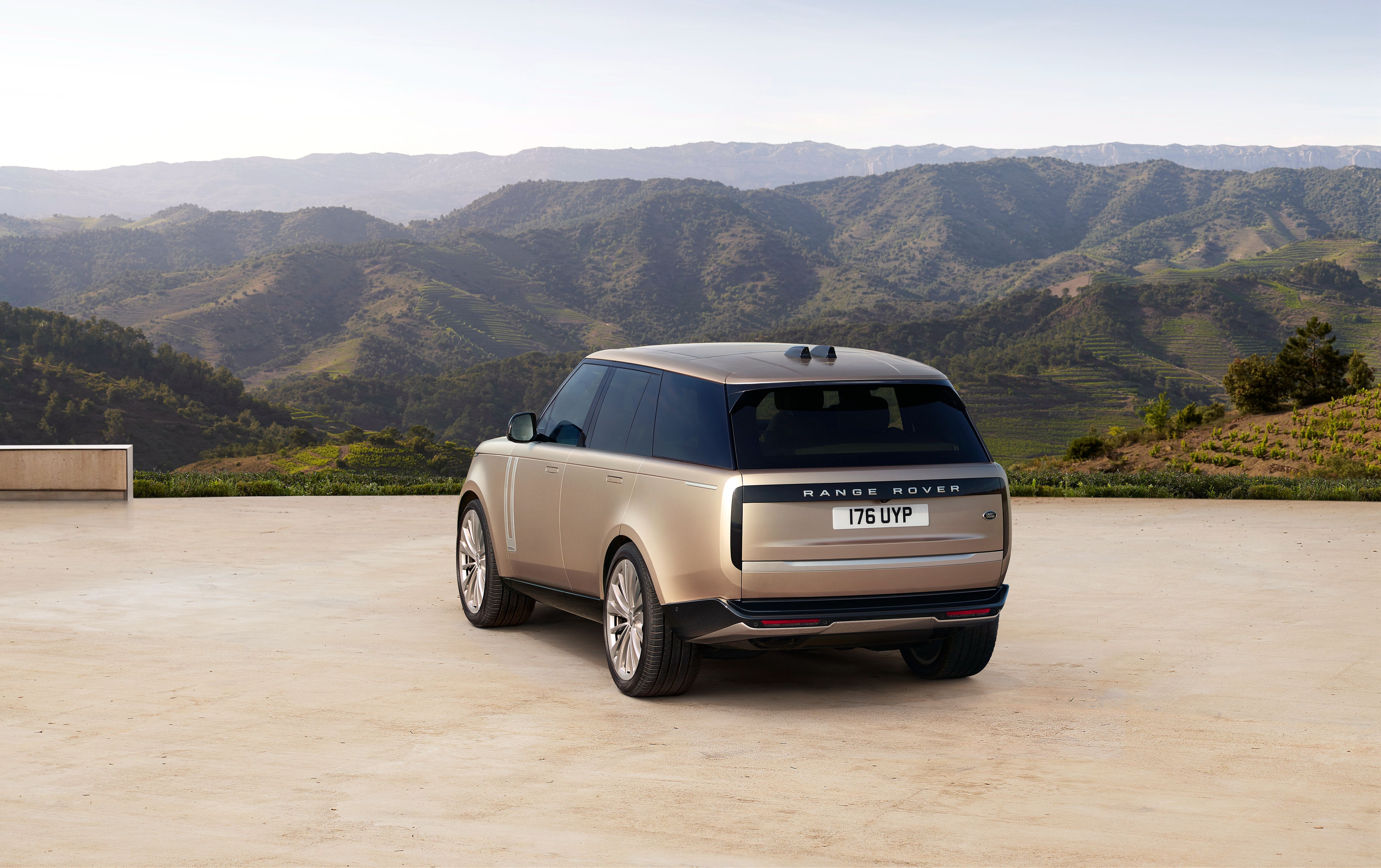 Последний range rover. Новый Рендж Ровер 2022. Range Rover l460. Range Rover Vogue 2022.