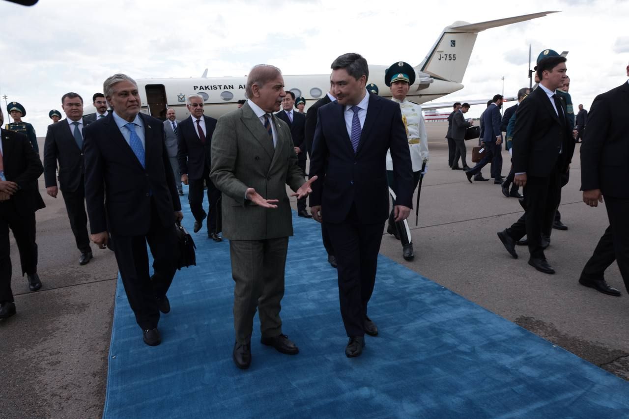 Премьер-министр Пакистана Шахбаз Шариф прибыл в Казахстан 3133208 — Kapital.kz 