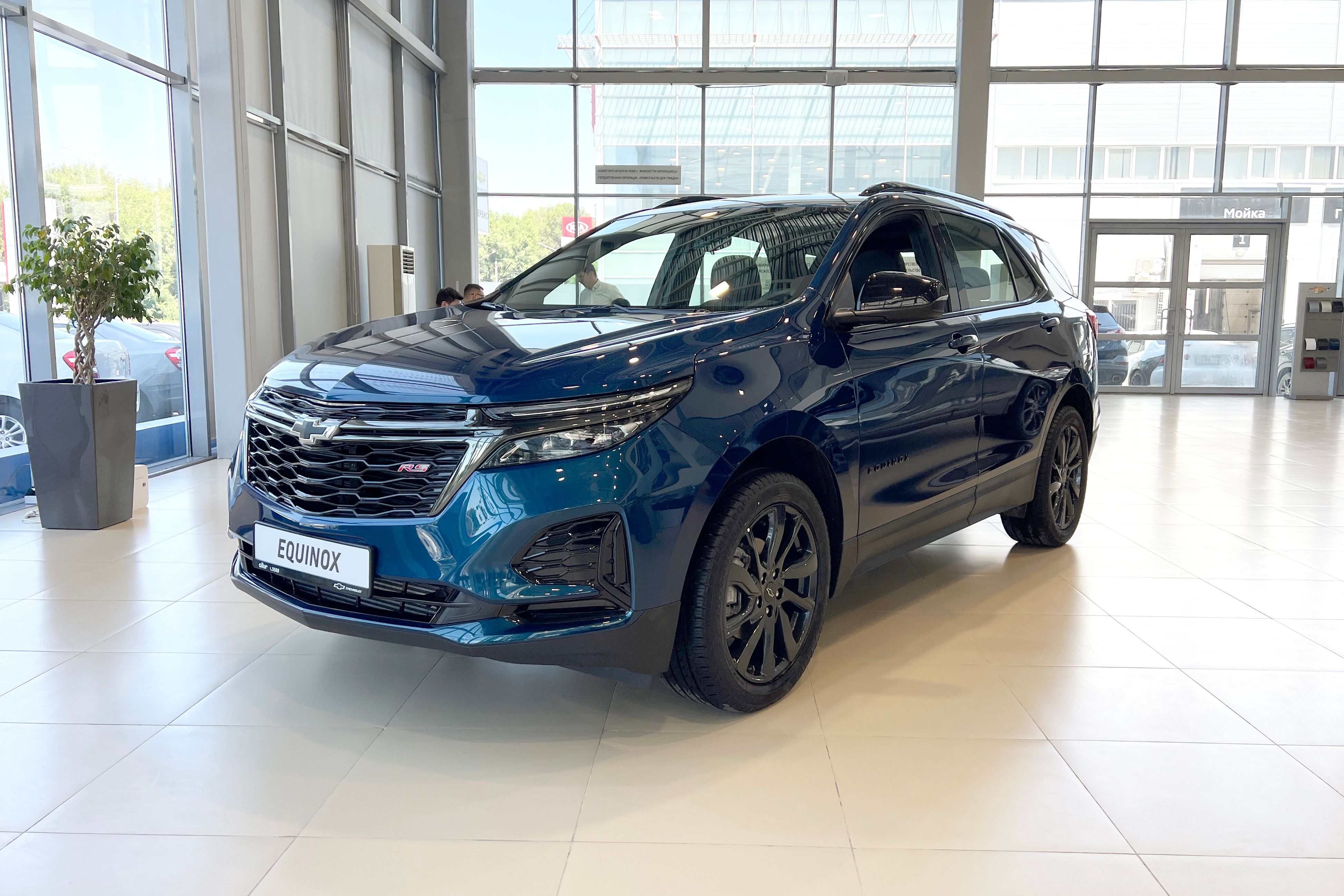 Шевроле казахстан. Шевроле 2022. Equinox Chevrolet 2022 Узбекистан фото. Chevrolet Equinox Hyundai Tucson 2022. Комплектация Equinox my21 21 RS.