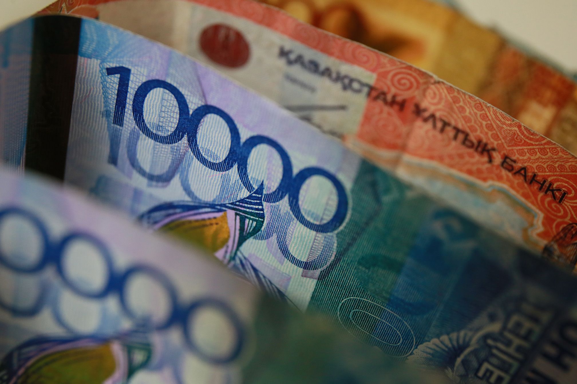 Сколько денег перевели друг другу казахстанцы - новости Kapital.kz