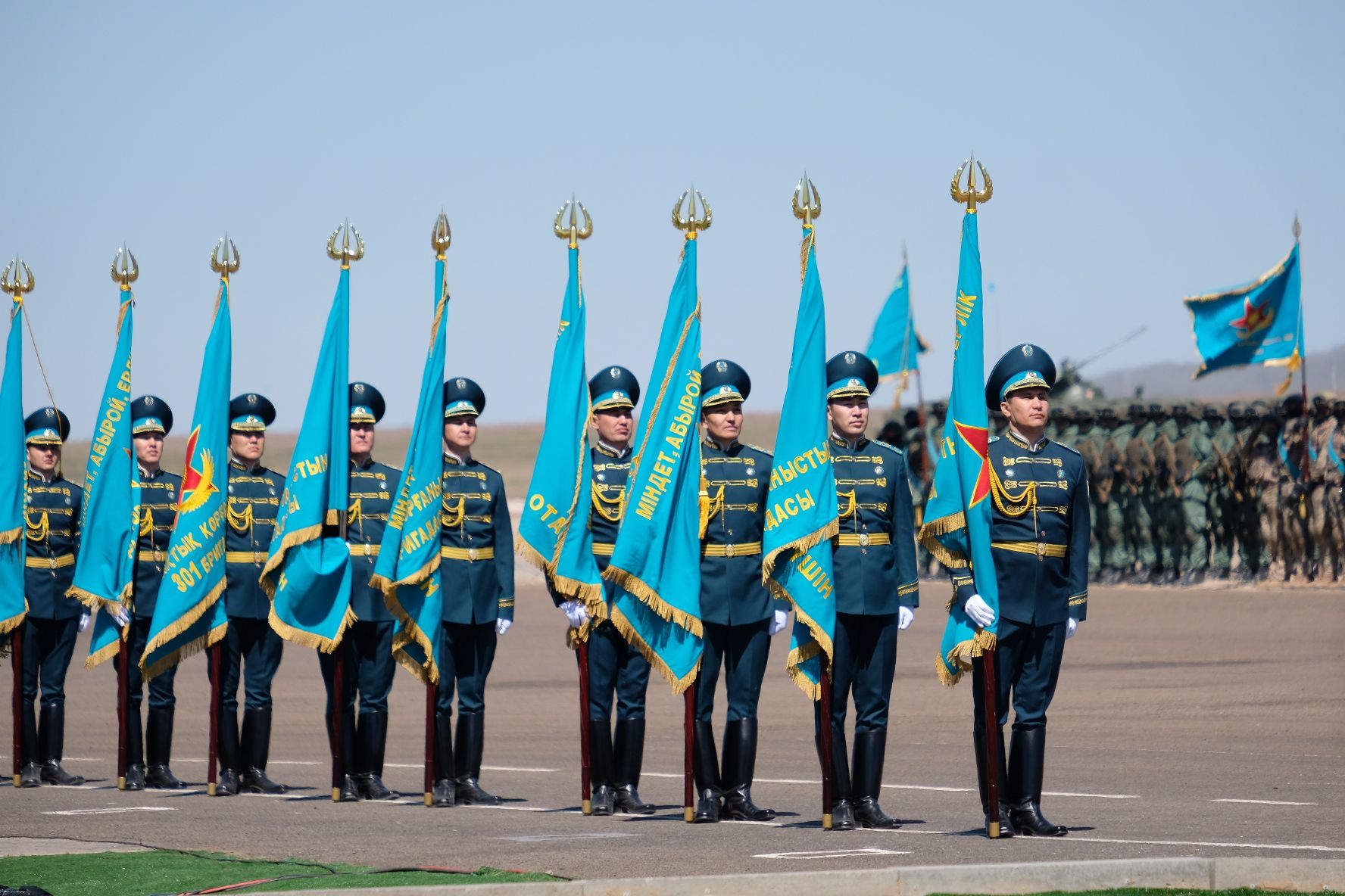7 мая можно. День защитника Отечества Казахстан. День армии Казахстана. Парад казахской армии. 7 Мая Казахстан.