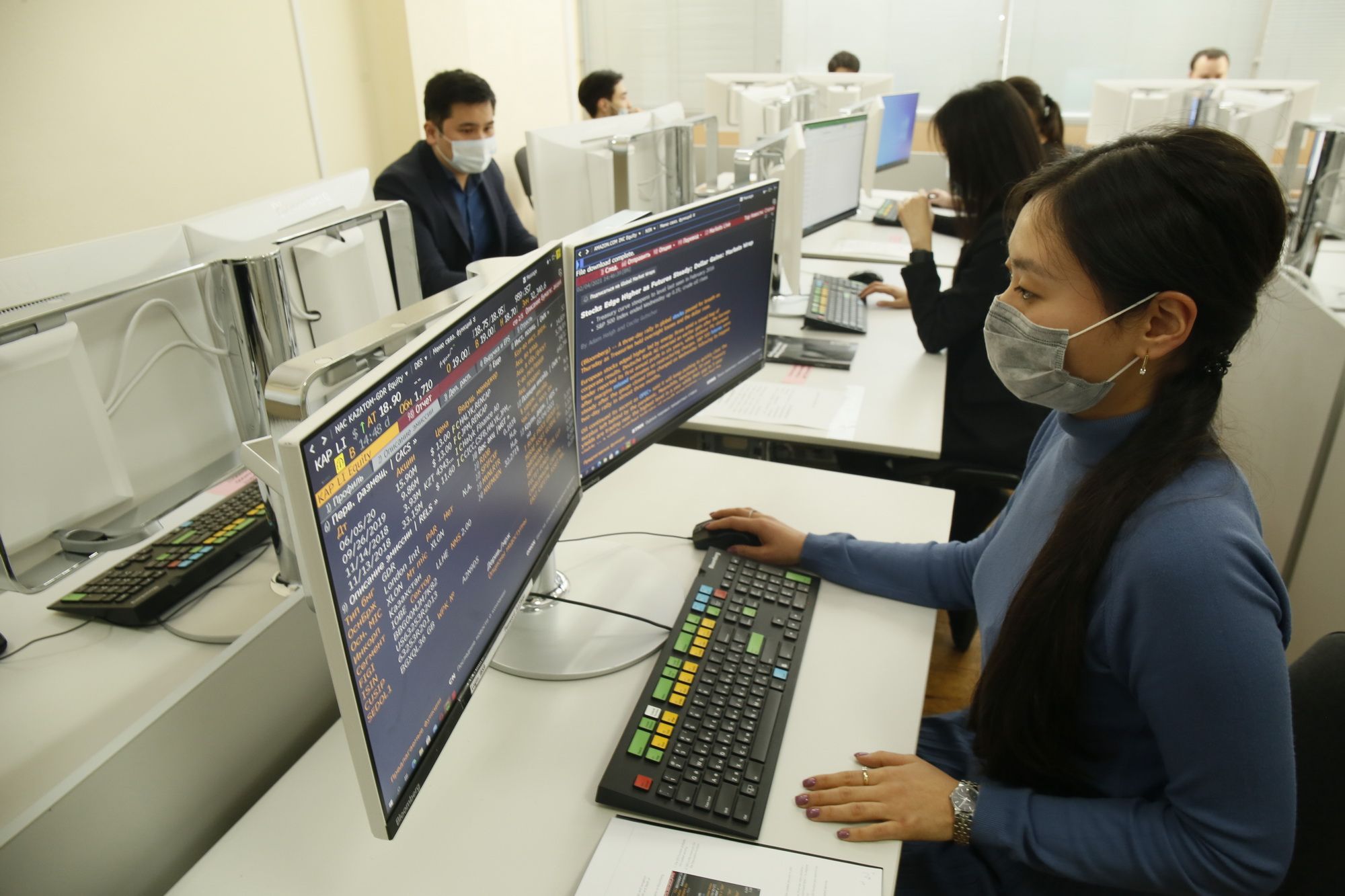 Программное обеспечение программиста. Школьник мобильные приложения. Код программиста. Руслан сулейменов. Программист в казахстане.