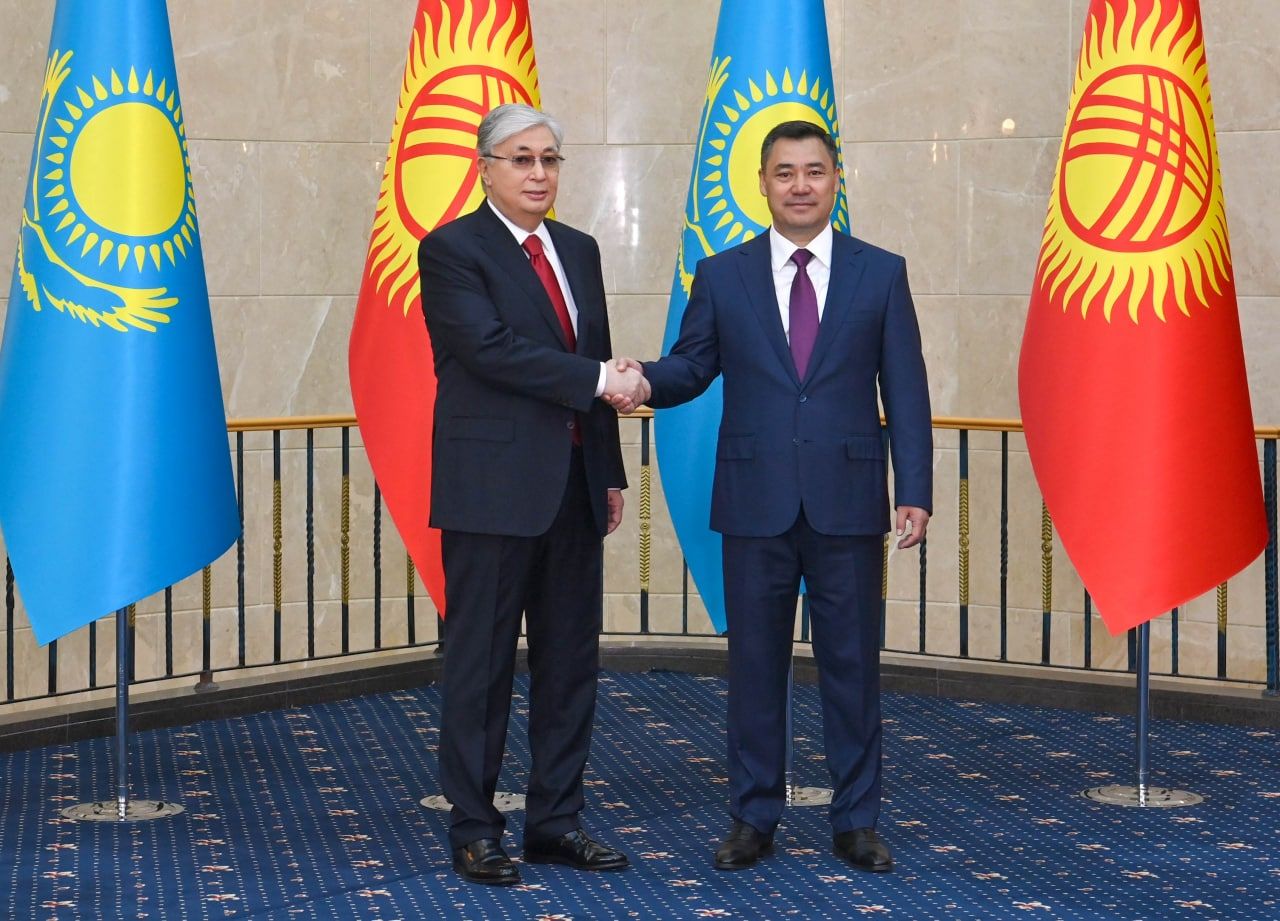 флаг киргизии и казахстана
