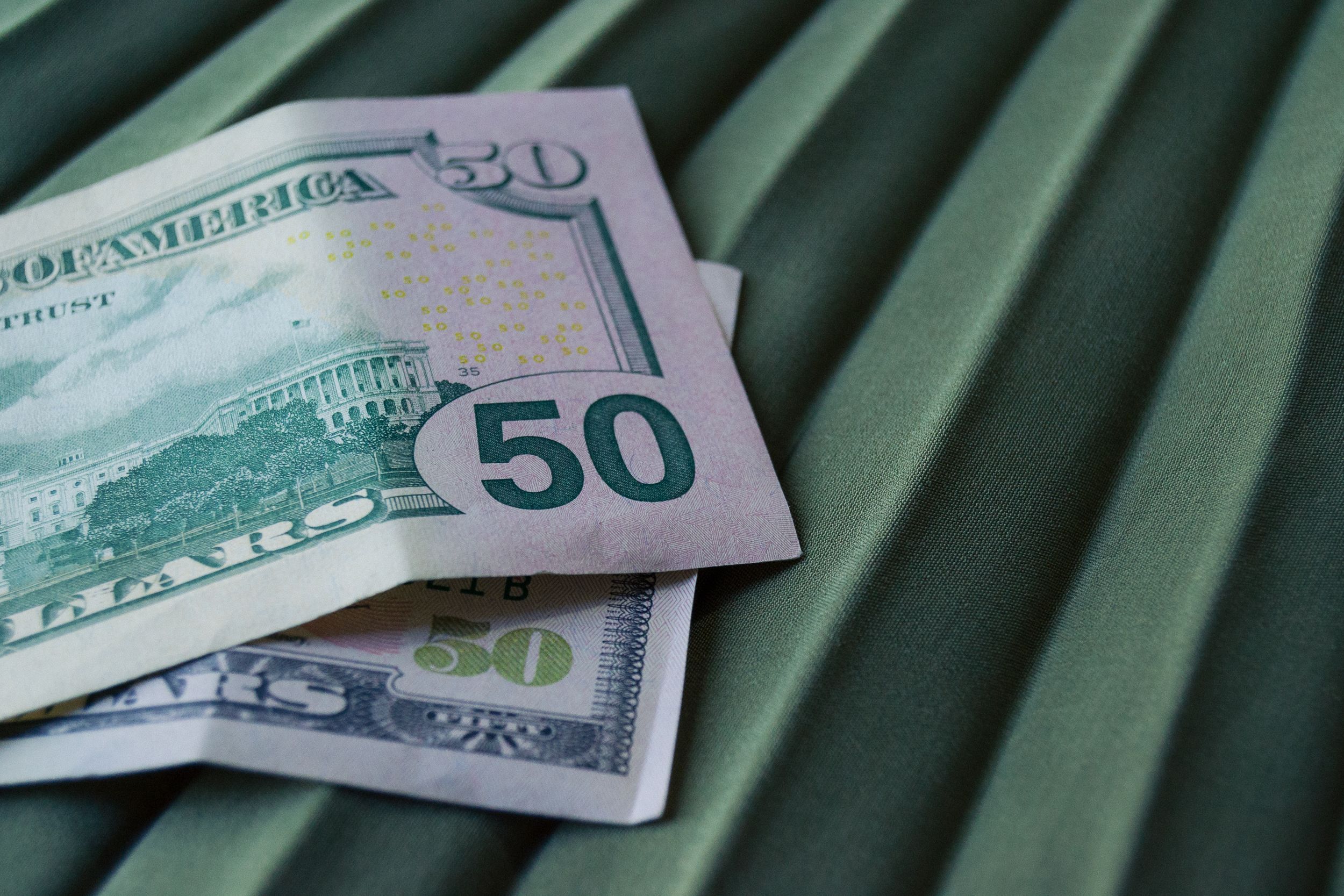 100 долларов в казахстане