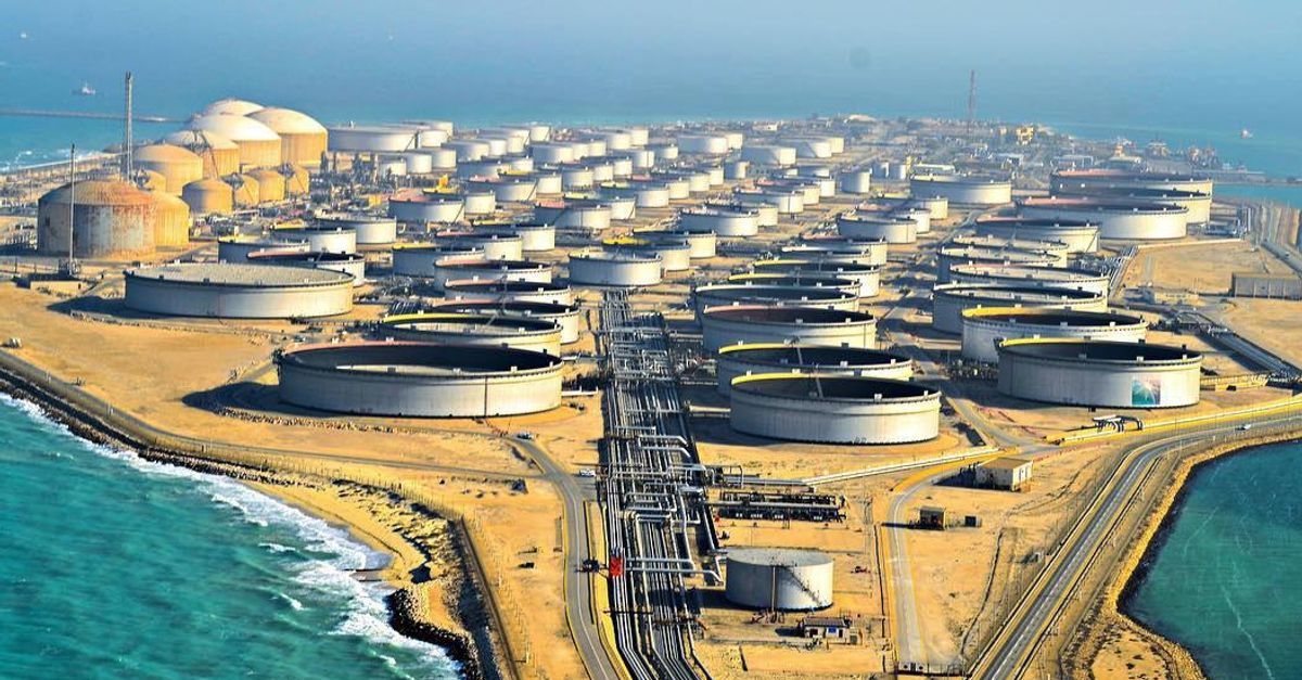 Побережье красного моря богато нефтяными месторождениями. Саудовская Аравия Сауди Арамко. Нефтяная компания в Саудовской Аравии Aramco. Месторождение Гавар Саудовская Аравия. Аль-Гавар в Саудовской Аравии.