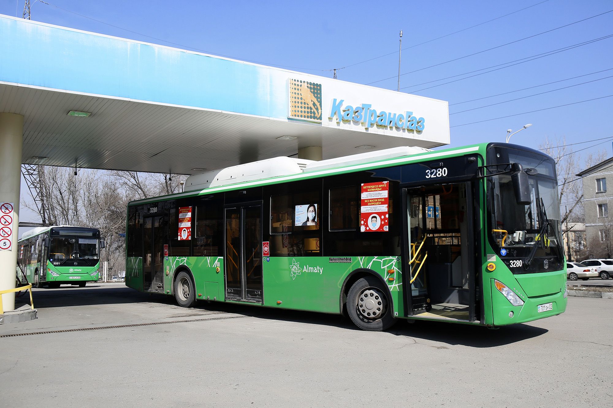 нурсултан автобусы городские. казахстанский автобус. автобус казахстан. ивеко электробусы. ютонг автобус завод.