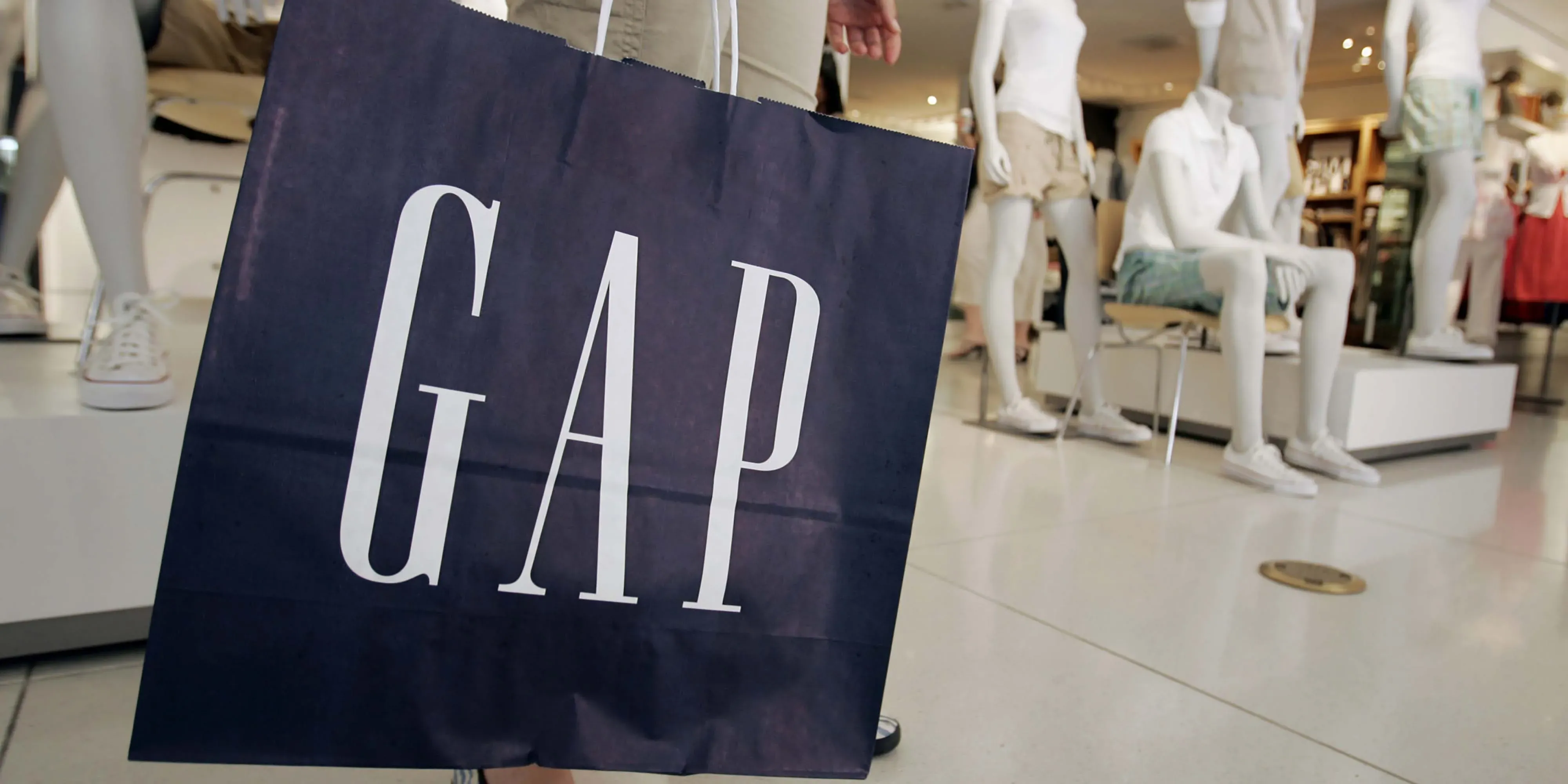 Gap new. Gap бренд. Gap интернет магазин. Gap логотип. Пакет gap.