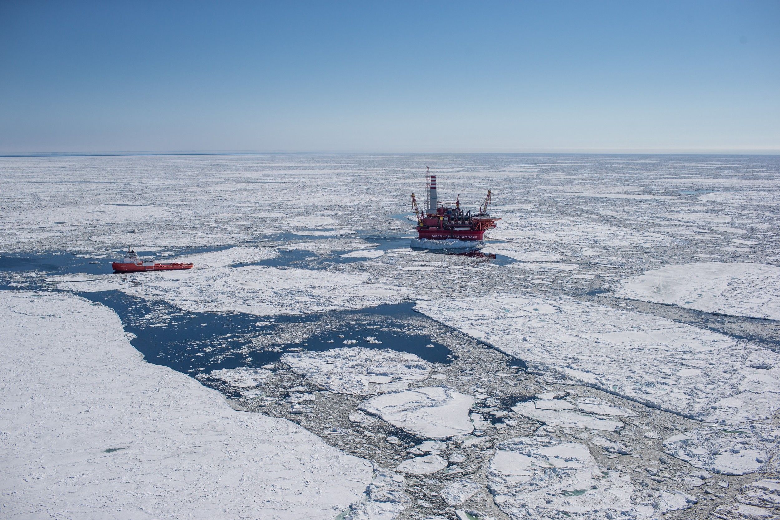 Шельф печорского моря. Шельф Приразломная. Континентальный шельф Арктики. Варандей Приразломная. Арктический шельф нефть.