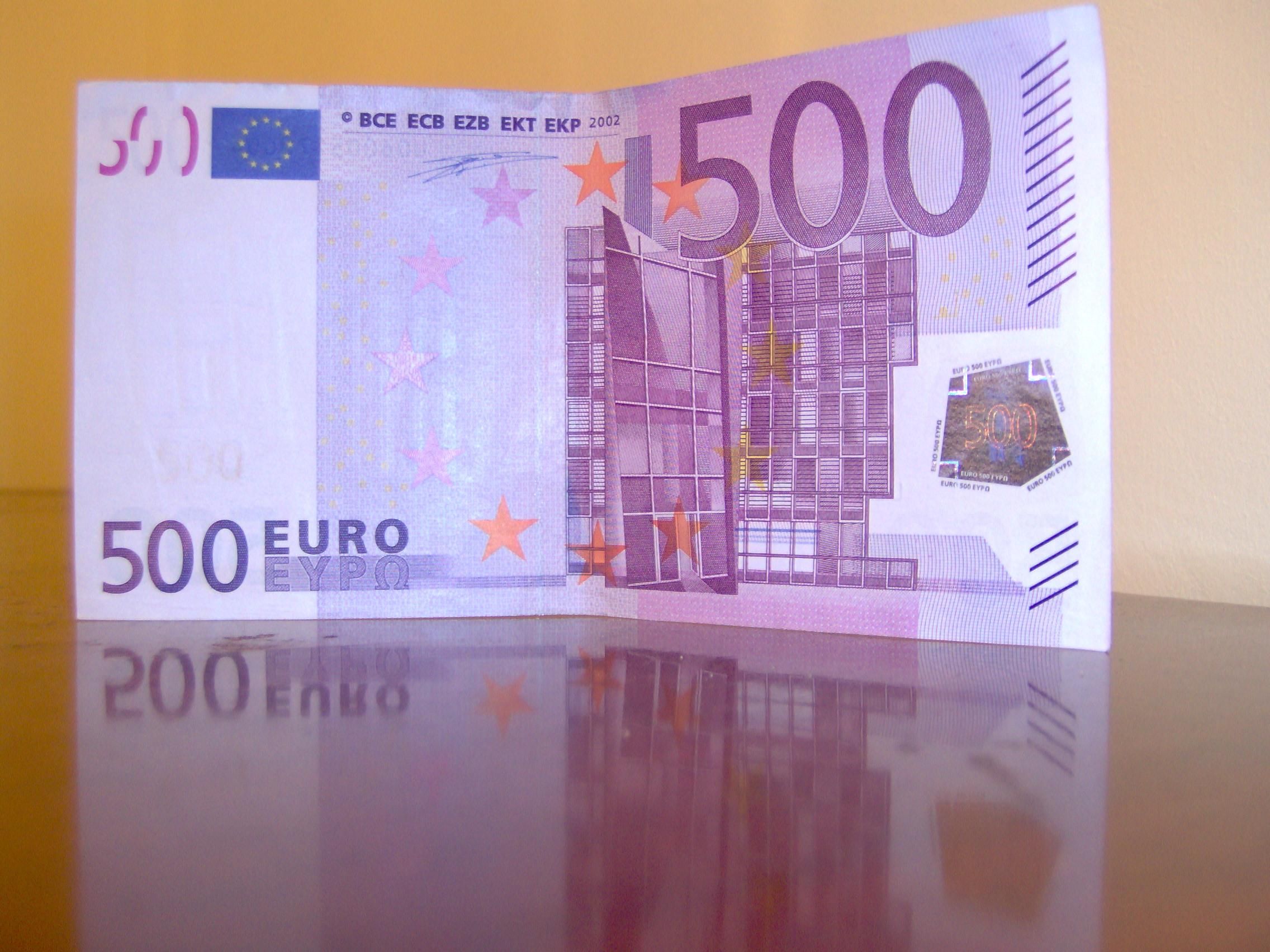 Крупная купюра евро. Купюра 500 евро. Евро банкнота 500 евро. 500 Евро купюра настоящая. 500 Евро изображение.