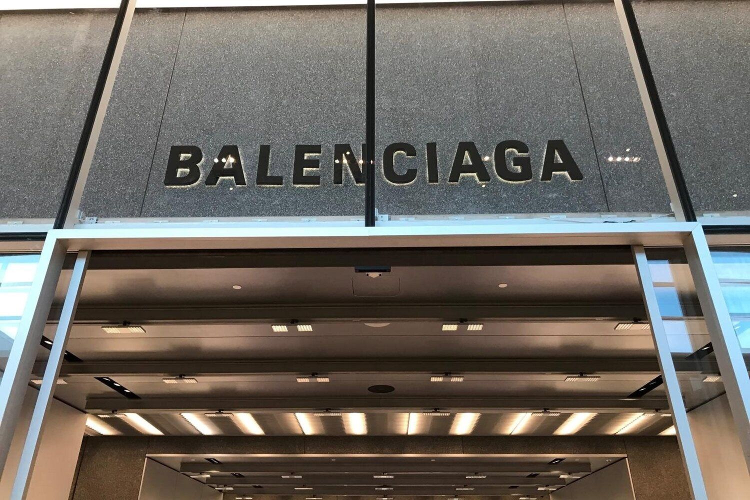 Balenciaga: Как основатель всемирно известного бренда произвел революцию в  мире моды - новости Kapital.kz