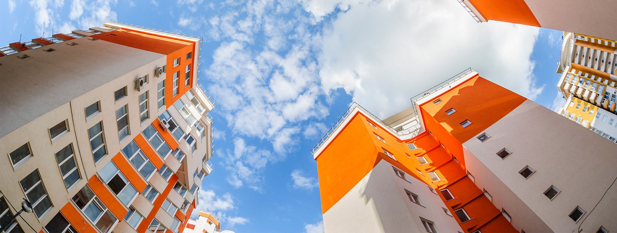 Ипотечная квартира форум. Оранжевый многоэтажный дом. Оранжевые новостройки. Оранжевые дома многоэтажки. Абсолют банк.
