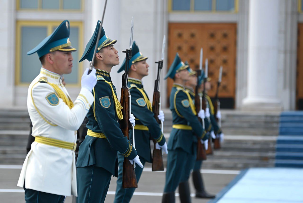 Глава государства встретил в аэропорту президента Кыргызстана    2935359 — Kapital.kz 